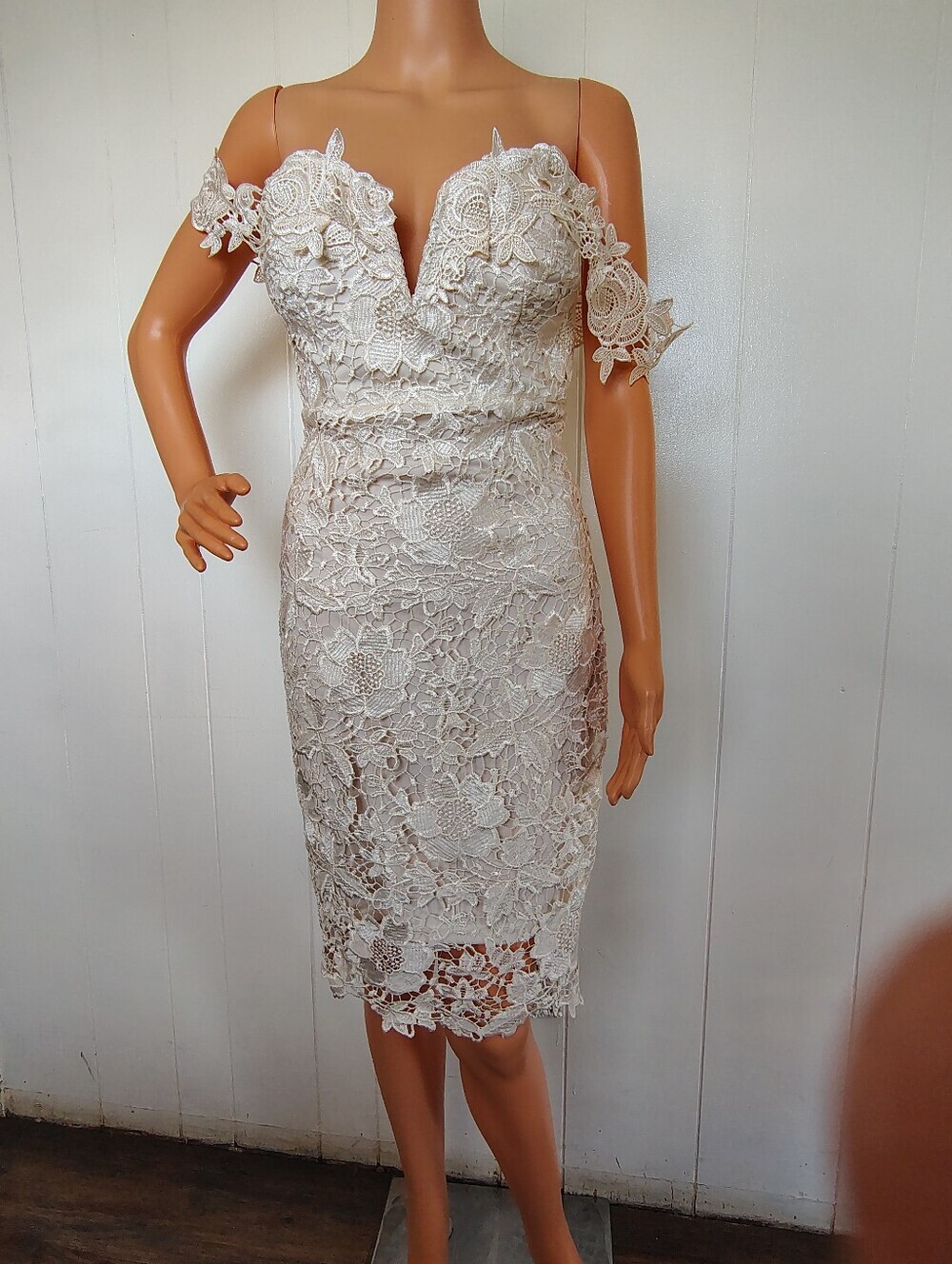 Soieblu Off-Shoulder Lace Midi Dress in Ivory Size S.